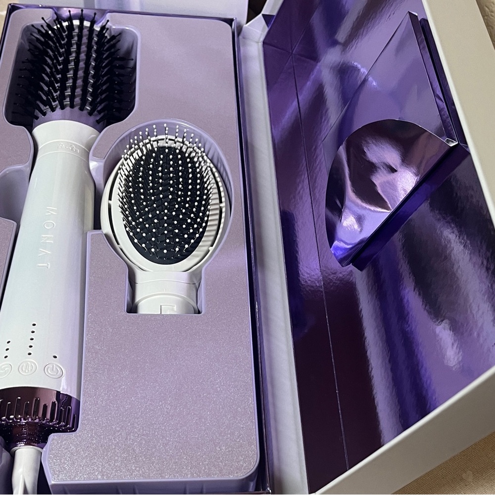 NWOT Monat  Hair Styling Brush Set